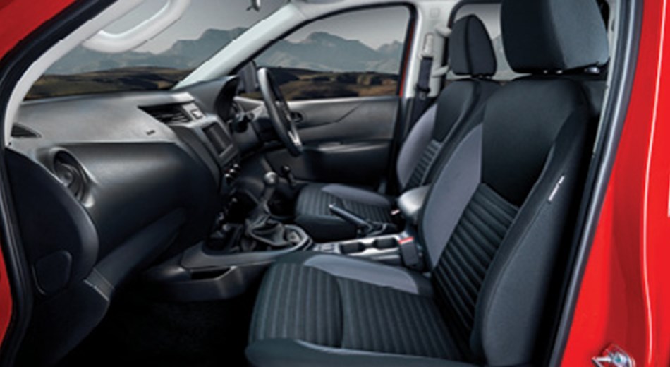 Nissan Navara XE Interior cabin